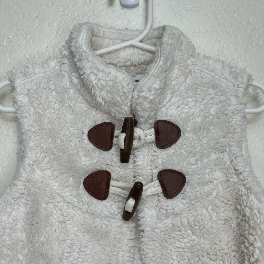Old‎ Navy white fleece vest size 3t